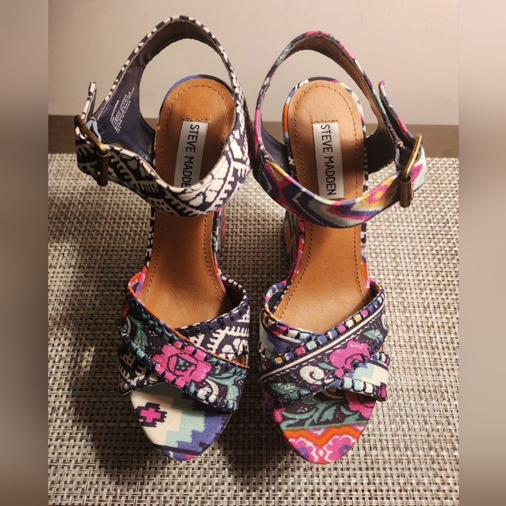 NWOB STEVE MADDEN Wedge Heels Size 8M